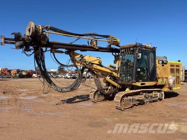 CAT MD5150C 도로 굴착기