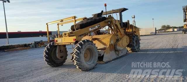 CAT RM300 토양 다짐기