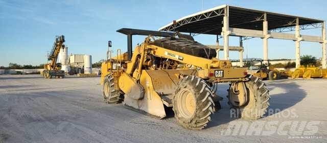 CAT RM300 토양 다짐기