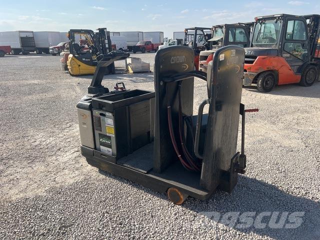 Crown TR4500 견인 트럭
