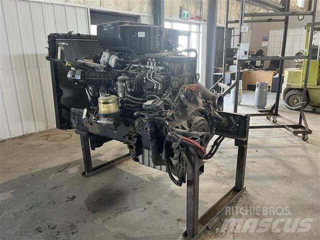 Detroit DD15 엔진