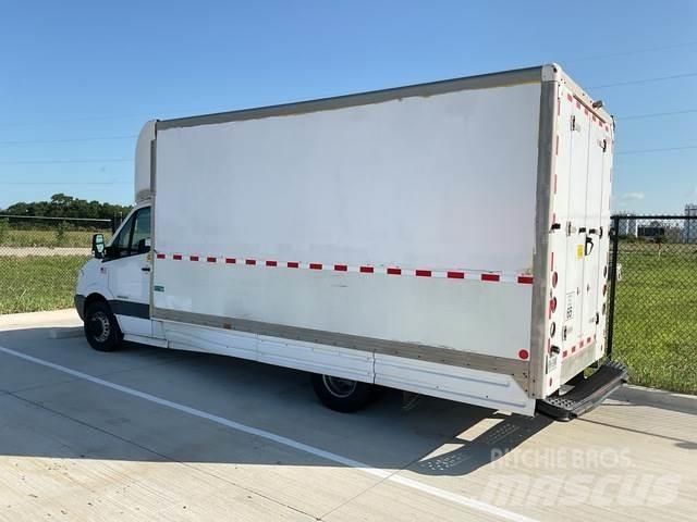 Dodge 3500 탑차 트럭