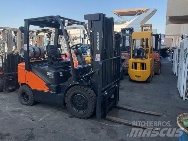 Doosan G25E-7 건설 장비 - 기타