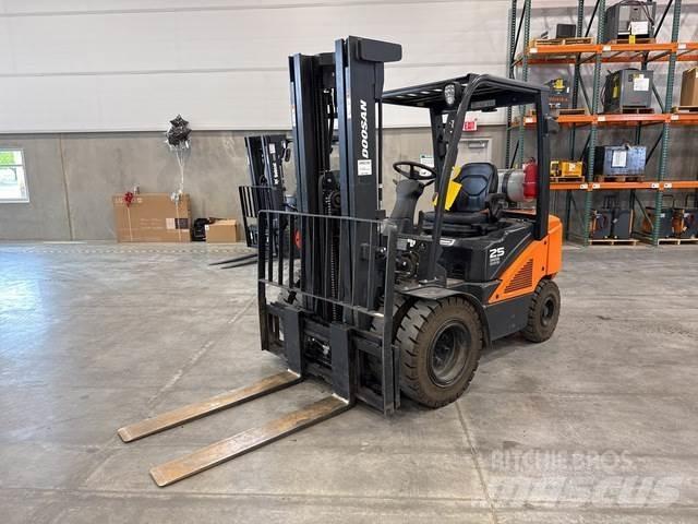 Doosan G25N-7 건설 장비 - 기타
