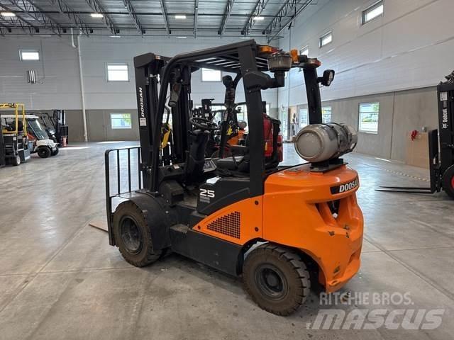 Doosan G25N-7 건설 장비 - 기타