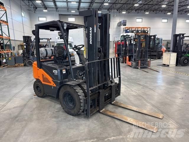 Doosan G25N-7 건설 장비 - 기타