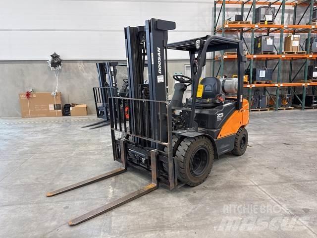 Doosan G25N-7 건설 장비 - 기타