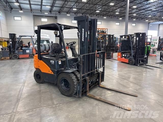 Doosan G25N-7 건설 장비 - 기타