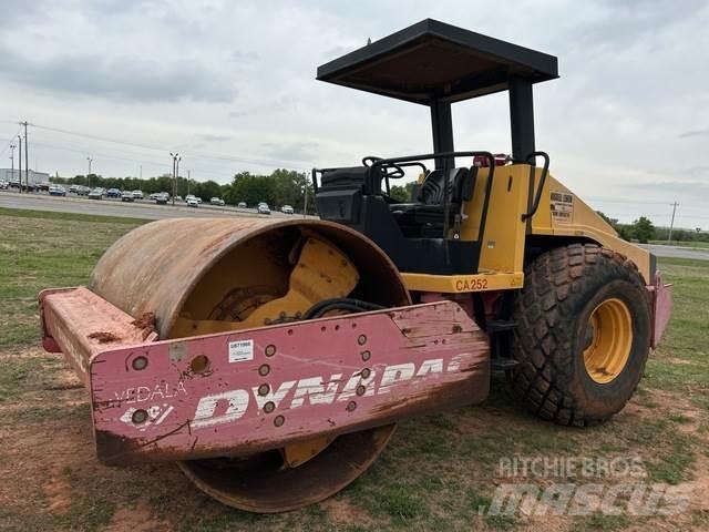 Dynapac CA252D 싱글 드럼 롤러