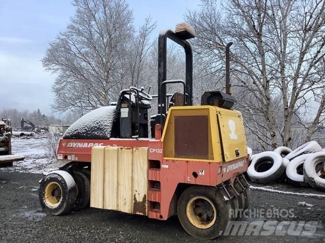 Dynapac CP132 공기 타이어 롤러