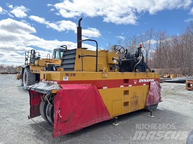 Dynapac CP221 공기 타이어 롤러