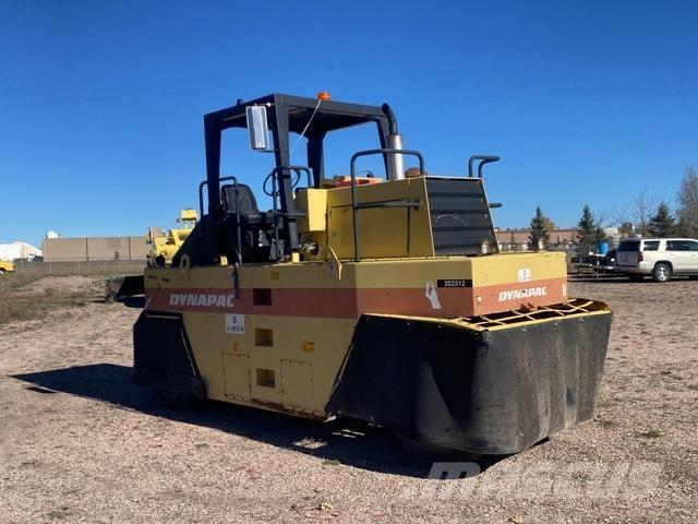 Dynapac CP221 공기 타이어 롤러