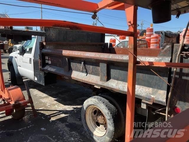 Ford 550 덤프 트럭