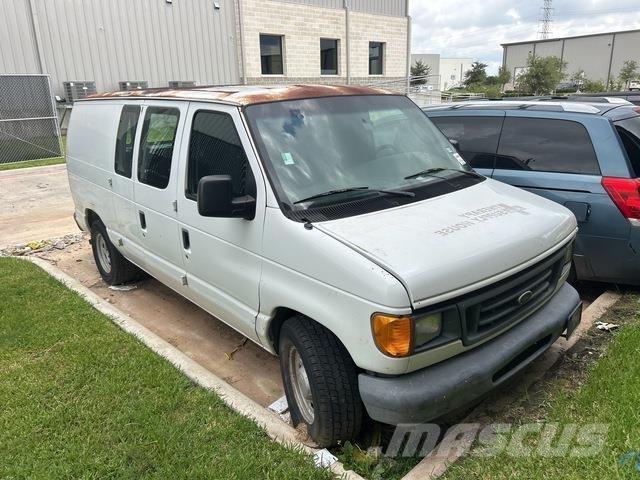 Ford E-150 패널 화물차