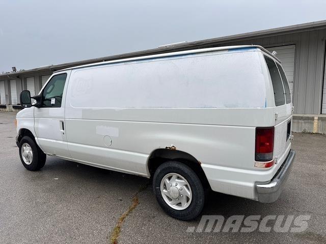 Ford E-150 패널 화물차