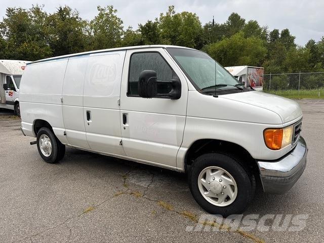 Ford E-150 패널 화물차