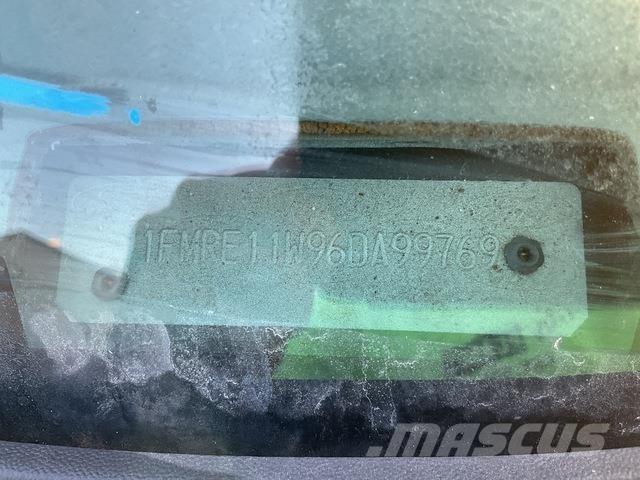 Ford E-150 XL 자동차