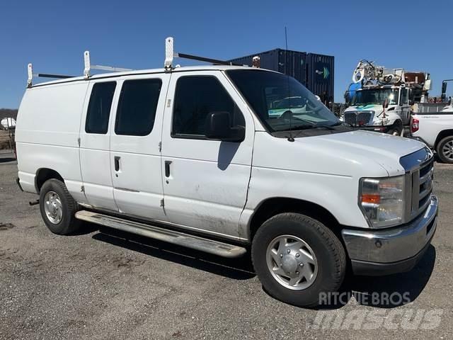 Ford E-250 패널 화물차
