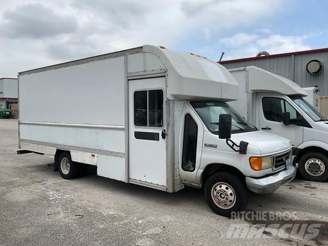 Ford E-350 패널 화물차