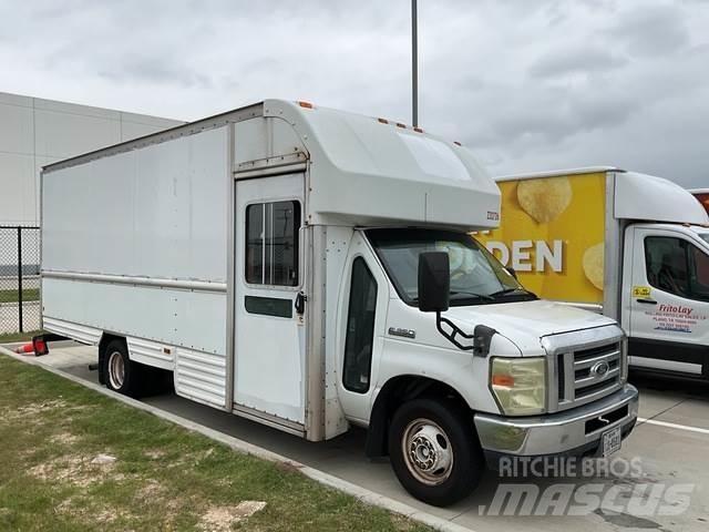 Ford E-350 패널 화물차