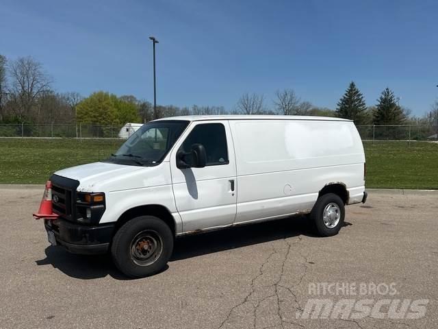 Ford E-350 패널 화물차