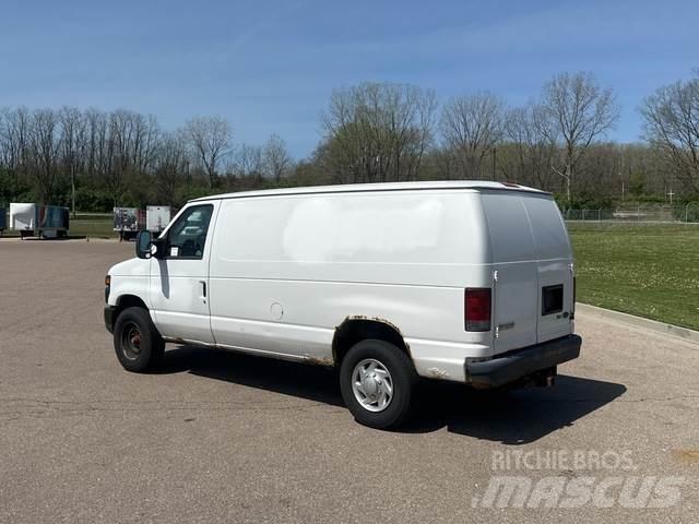Ford E-350 패널 화물차