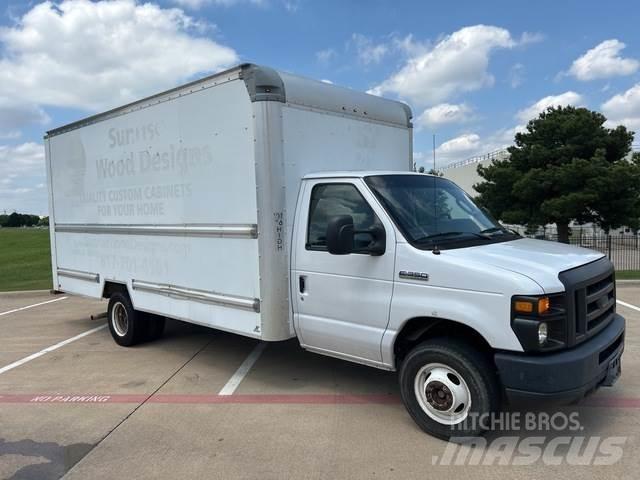 Ford E-350 탑차 트럭