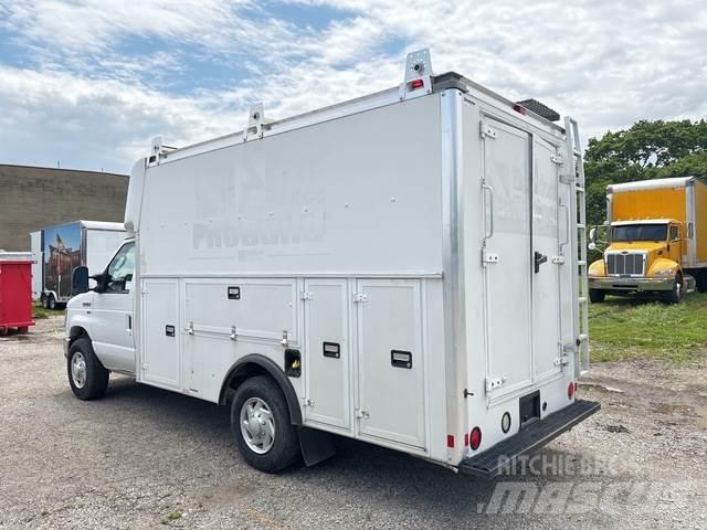 Ford E-350 패널 화물차