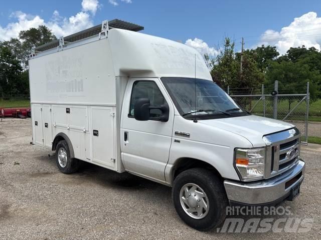 Ford E-350 패널 화물차