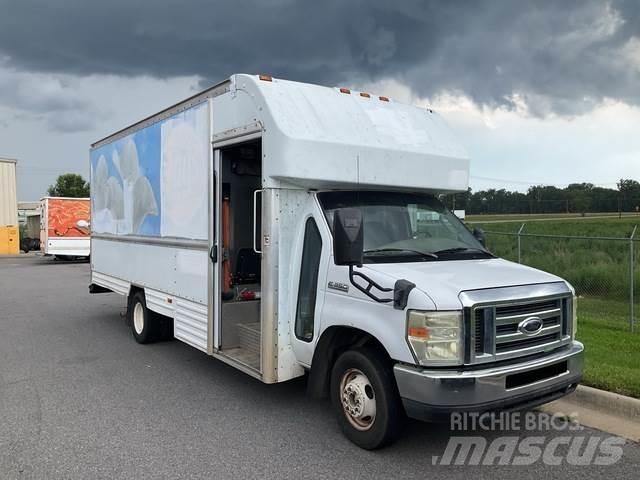 Ford E-350 탑차 트럭