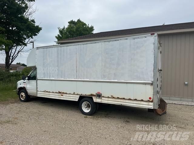 Ford E-350 탑차 트럭