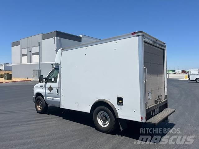 Ford E-350 탑차 트럭
