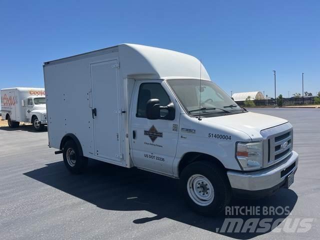Ford E-350 탑차 트럭