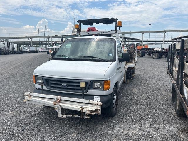 Ford E-350 시립/다목적 차량