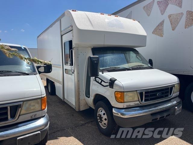 Ford E-350 패널 화물차