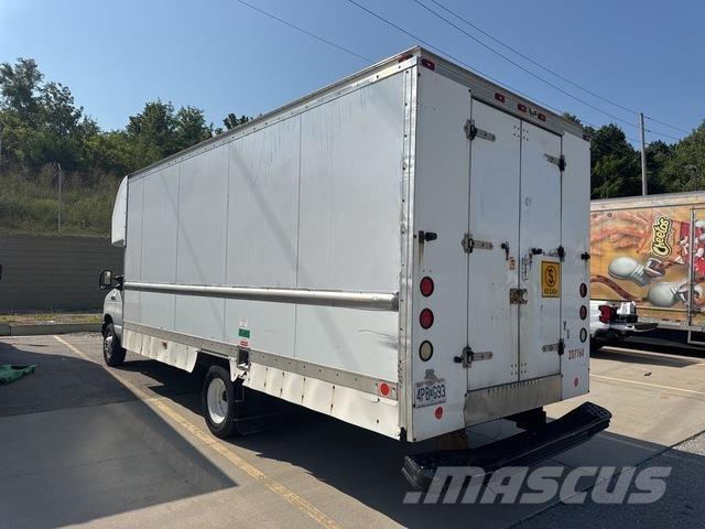 Ford E-350 패널 화물차