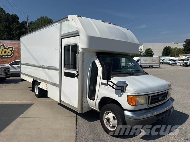 Ford E-350 패널 화물차