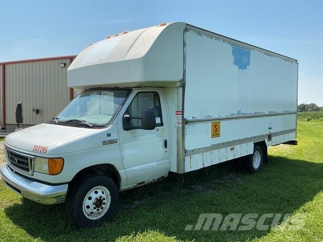 Ford E-350 패널 화물차