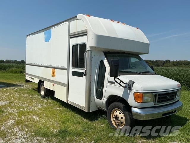Ford E-350 패널 화물차