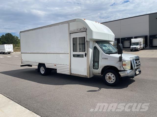 Ford E-350 탑차 트럭
