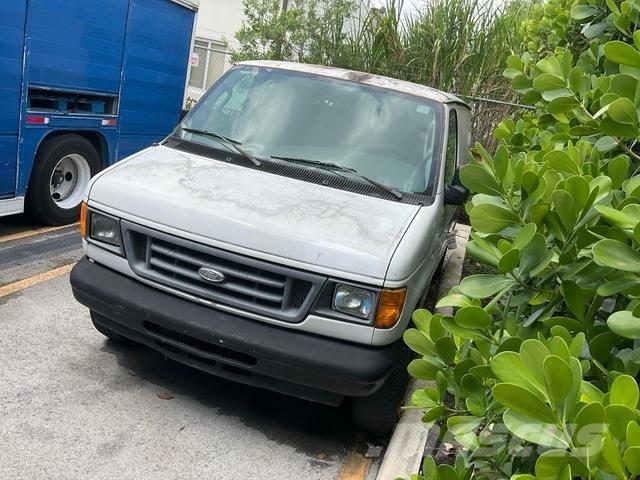 Ford E-350 패널 화물차