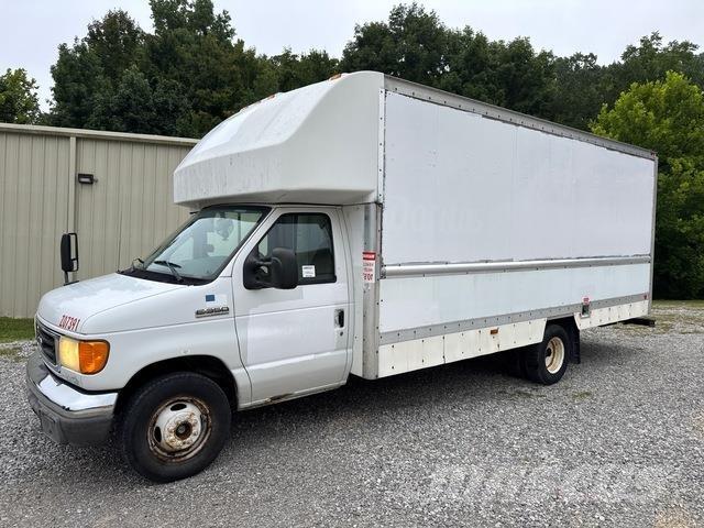 Ford E-350 패널 화물차