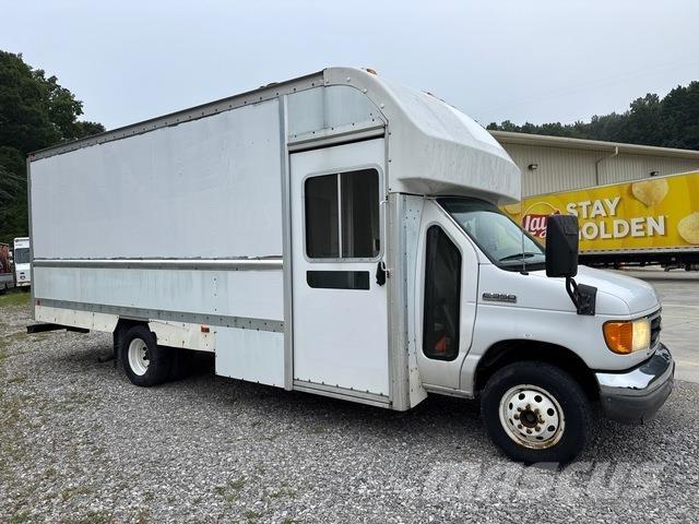 Ford E-350 패널 화물차