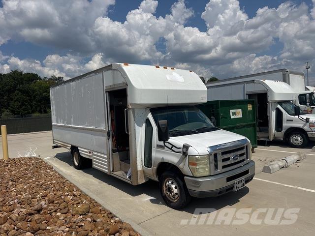 Ford E-350 패널 화물차