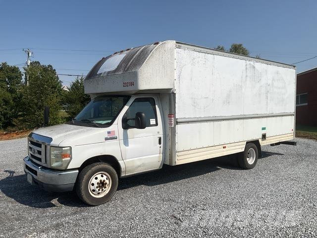 Ford E-350 탑차 트럭