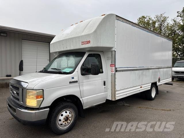 Ford E-350 패널 화물차