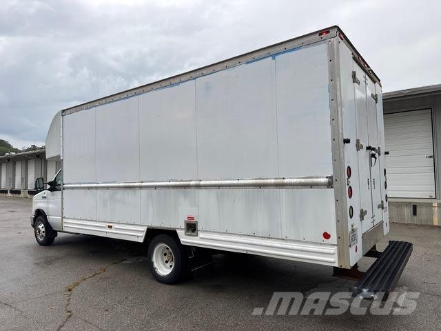 Ford E-350 패널 화물차