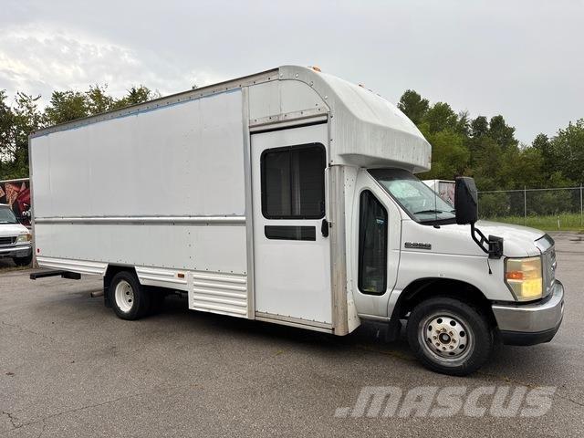 Ford E-350 패널 화물차