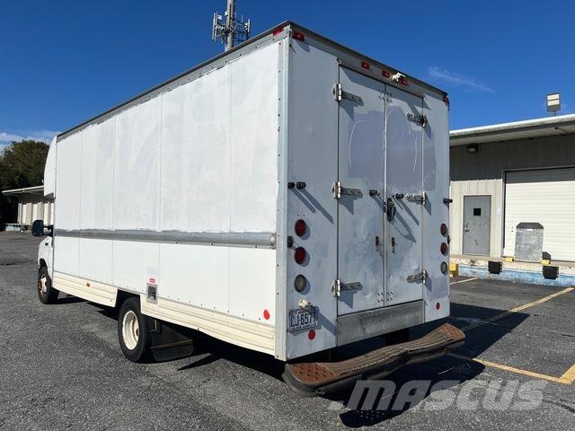 Ford E-350 탑차 트럭