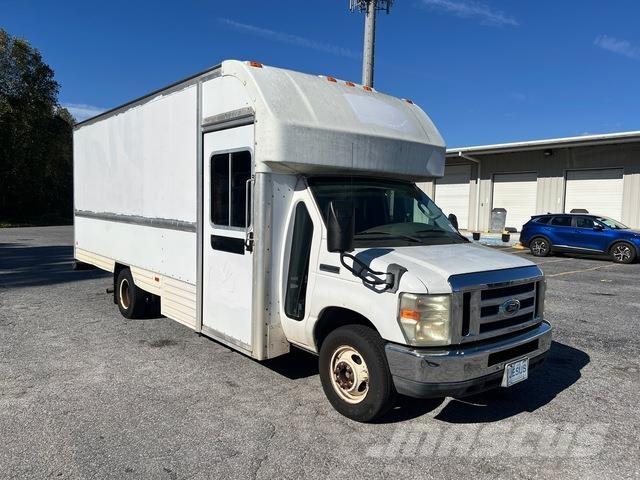 Ford E-350 탑차 트럭